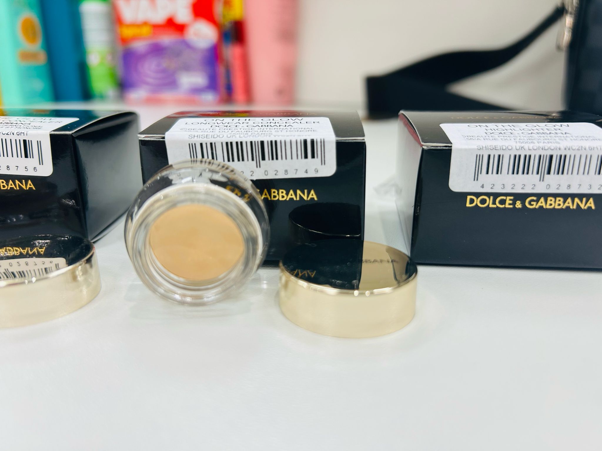Campioncino DOLCE & GABBANA ON THE GLOW Correttore in crema viso, in confezione travel/da viaggio da 5ml.